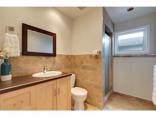 4320 Brentwood Green Nw, Calgary, AB - Indoor Photo Showing Bathroom