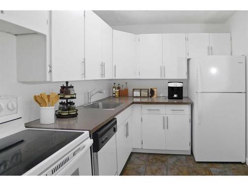 4102-315 Southampton Drive Sw, Calgary, AB - Indoor Photo Showing Kitchen