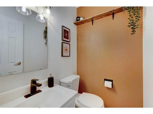 3407 Cedarille Drive Sw, Calgary, AB - Indoor Photo Showing Bathroom