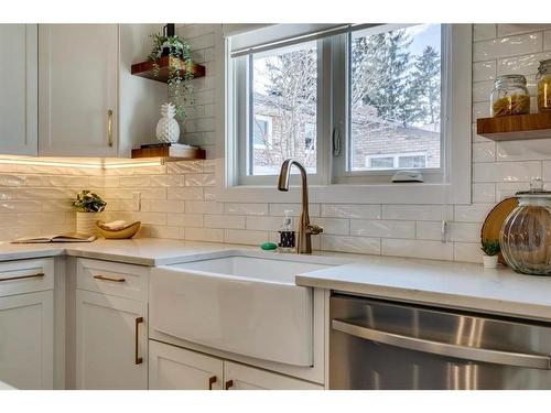 63 Brantford Crescent Nw, Calgary, AB - Indoor Photo Showing Kitchen