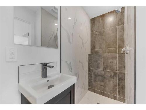 1344 Pennsburg Road Se, Calgary, AB - Indoor Photo Showing Bathroom