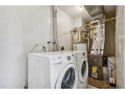 1128-200 Brookpark Drive Sw, Calgary, AB - Indoor Photo Showing Laundry Room