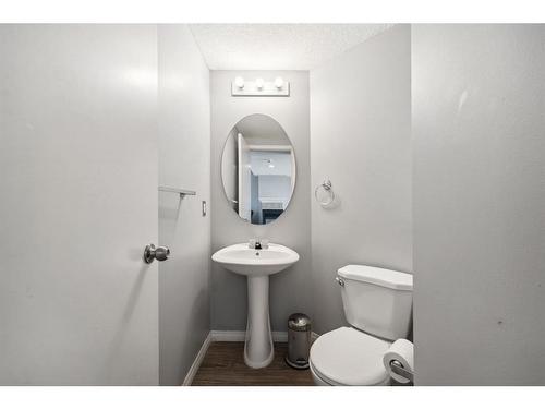 141 Prestwick Park Se, Calgary, AB - Indoor Photo Showing Bathroom