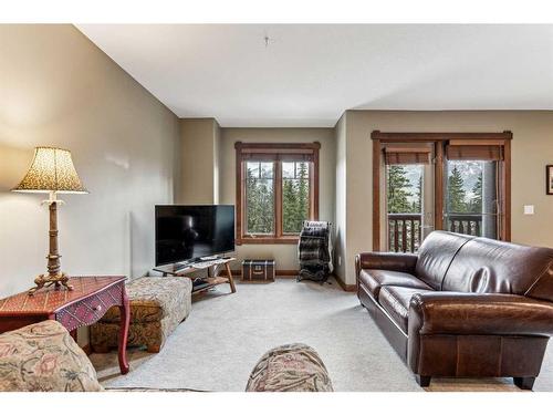 302-170 Crossbow Place, Canmore, AB - Indoor Photo Showing Living Room