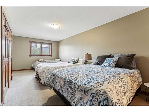 302-170 Crossbow Place, Canmore, AB - Indoor Photo Showing Bedroom