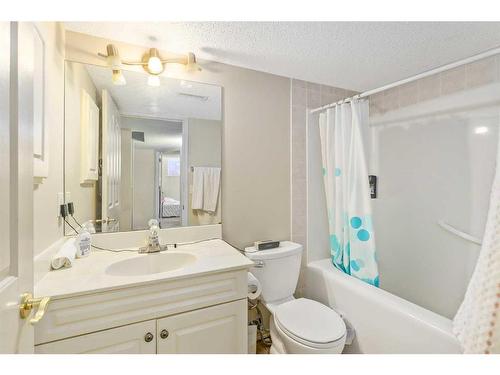 193 Chapala Drive Se, Calgary, AB - Indoor Photo Showing Bathroom