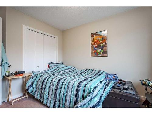 71 Evansridge Court, Calgary, AB - Indoor Photo Showing Bedroom