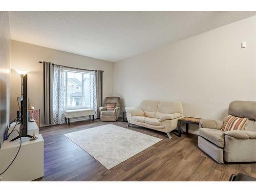71 Evansridge Court, Calgary, AB - Indoor Photo Showing Living Room