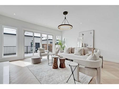 6423 Bow Crescent Nw, Calgary, AB - Indoor Photo Showing Living Room