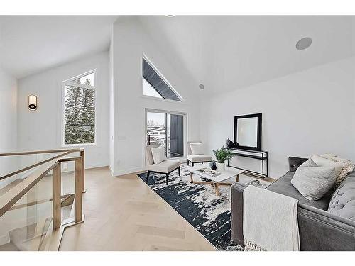 6423 Bow Crescent Nw, Calgary, AB - Indoor