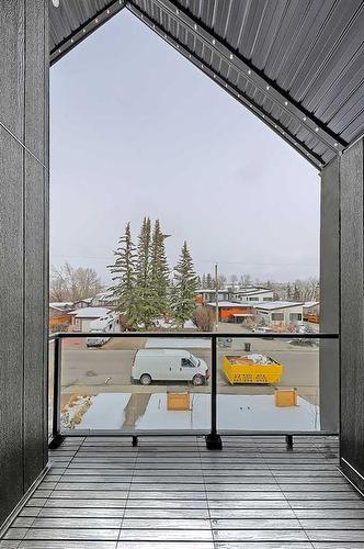 6423 Bow Crescent Nw, Calgary, AB -  With Balcony With Exterior