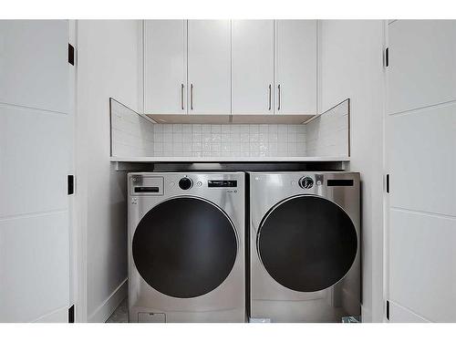 6423 Bow Crescent Nw, Calgary, AB - Indoor Photo Showing Laundry Room
