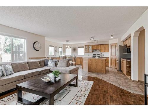 284 Mt Brewster Circle Se, Calgary, AB - Indoor Photo Showing Living Room