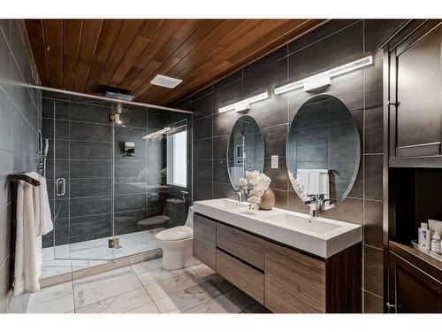 284 Mt Brewster Circle Se, Calgary, AB - Indoor Photo Showing Bathroom