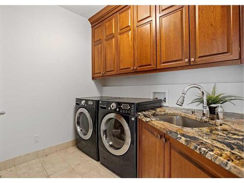 19 Windsor Crescent Sw, Calgary, AB - Indoor Photo Showing Laundry Room