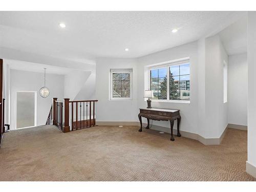 19 Windsor Crescent Sw, Calgary, AB - Indoor Photo Showing Other Room
