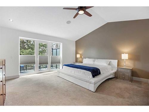 19 Windsor Crescent Sw, Calgary, AB - Indoor Photo Showing Bedroom