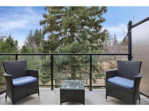 19 Windsor Crescent Sw, Calgary, AB - Outdoor With Balcony With Exterior