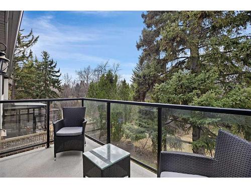 19 Windsor Crescent Sw, Calgary, AB - Outdoor With Balcony