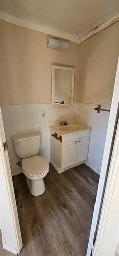 151 Young Crescent, Stavely, AB - Indoor Photo Showing Bathroom