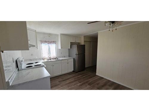 151 Young Crescent, Stavely, AB - Indoor Photo Showing Kitchen