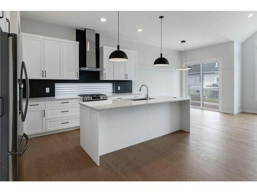 802 Mandalay Link, Carstairs, AB - Indoor Photo Showing Kitchen With Upgraded Kitchen