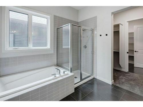 802 Mandalay Link, Carstairs, AB - Indoor Photo Showing Bathroom