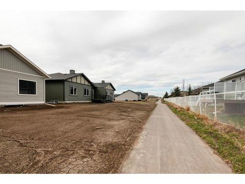 802 Mandalay Link, Carstairs, AB - Outdoor With Exterior