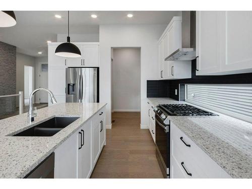 802 Mandalay Link, Carstairs, AB - Indoor Photo Showing Kitchen With Double Sink With Upgraded Kitchen