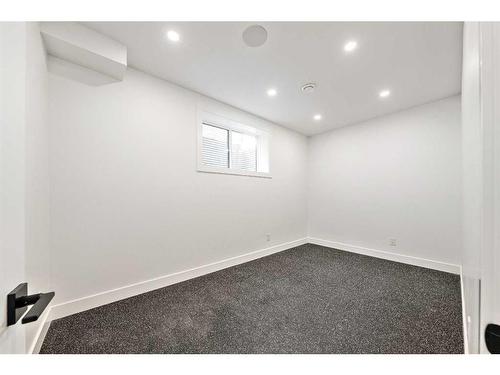 240 18 Avenue Nw, Calgary, AB - Indoor Photo Showing Other Room