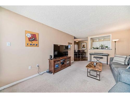 307-718 12 Avenue Sw, Calgary, AB - Indoor Photo Showing Living Room