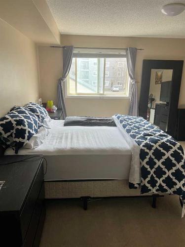 1221-4975 130 Avenue Se, Calgary, AB - Indoor Photo Showing Bedroom
