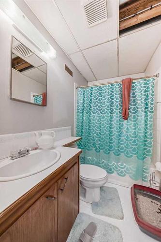 24 Carmel Place Ne, Calgary, AB - Indoor Photo Showing Bathroom