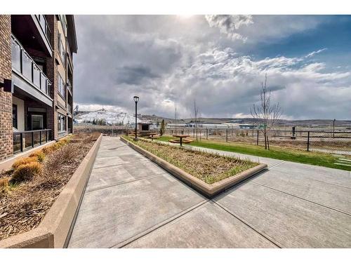2108-80 Greenbriar Place Nw, Calgary, AB - Outdoor