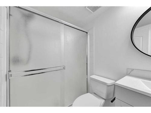401-683 10 Street Sw, Calgary, AB - Indoor Photo Showing Bathroom