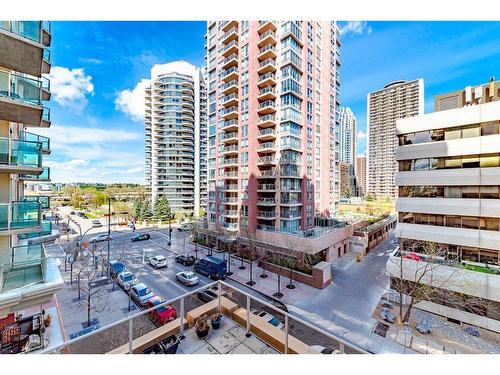 401-683 10 Street Sw, Calgary, AB - Outdoor With Balcony With Facade
