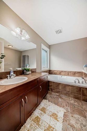 788 Luxstone Landing Sw, Airdrie, AB - Indoor Photo Showing Bathroom