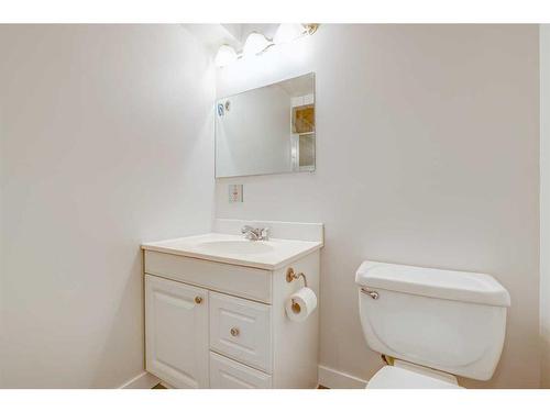 100 Woodglen Road Sw, Calgary, AB - Indoor Photo Showing Bathroom