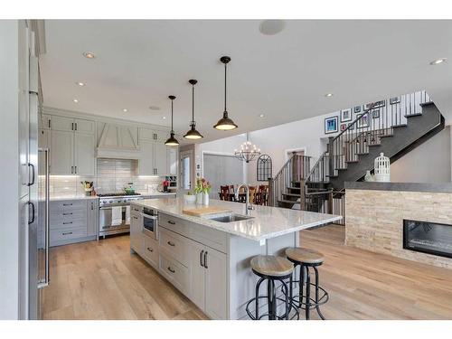 1636 Acton Avenue Sw, Calgary, AB - Indoor Photo Showing Kitchen With Upgraded Kitchen