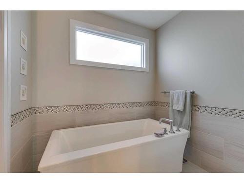 1636 Acton Avenue Sw, Calgary, AB - Indoor Photo Showing Bathroom