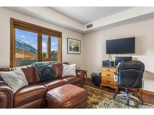303-905 Spring Creek Drive, Canmore, AB - Indoor