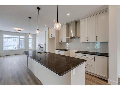 65 Royal Elm Green Nw, Calgary, AB - Indoor Photo Showing Kitchen With Upgraded Kitchen
