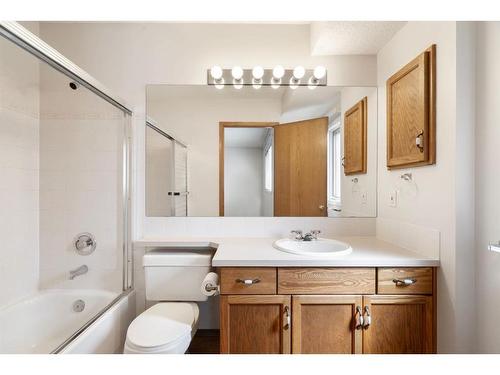 453 Harvest Lake Drive Ne, Calgary, AB - Indoor Photo Showing Bathroom