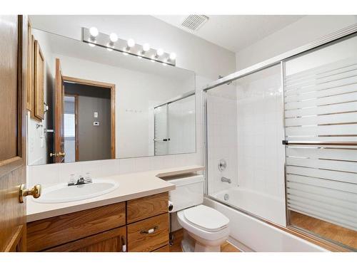 453 Harvest Lake Drive Ne, Calgary, AB - Indoor Photo Showing Bathroom