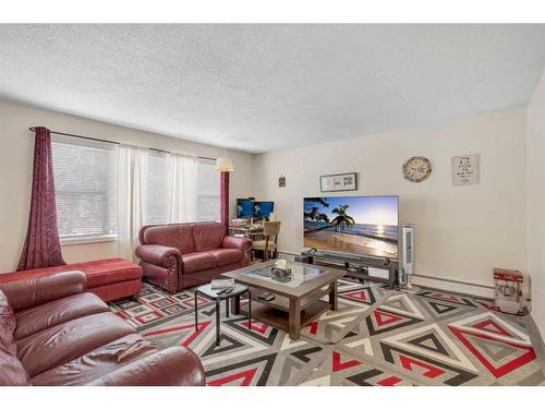 6131 Bowness Road Nw, Calgary, AB - Indoor Photo Showing Living Room