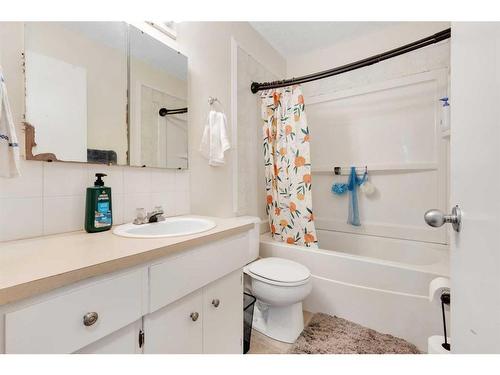 6131 Bowness Road Nw, Calgary, AB - Indoor Photo Showing Bathroom