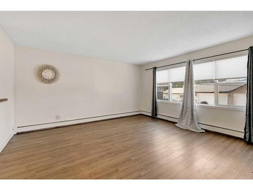 6131 Bowness Road Nw, Calgary, AB - Indoor Photo Showing Other Room