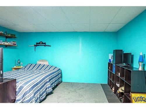 255011 Range Road 241, Rural Wheatland County, AB - Indoor Photo Showing Bedroom