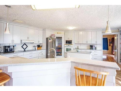 255011 Range Road 241, Rural Wheatland County, AB - Indoor Photo Showing Kitchen
