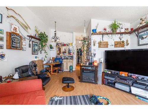 2619 & 2621 12 Avenue Se, Calgary, AB - Indoor Photo Showing Other Room